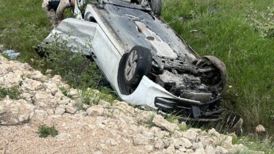 ERZİNCAN (AA) – Erzincan'da takla atan otomobildeki 1'i bebek 3