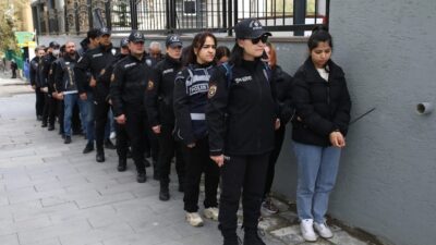 - Şüphelilerin, 25 kişiyi 19 milyon lira dolandırdığı, hesaplarında ise
