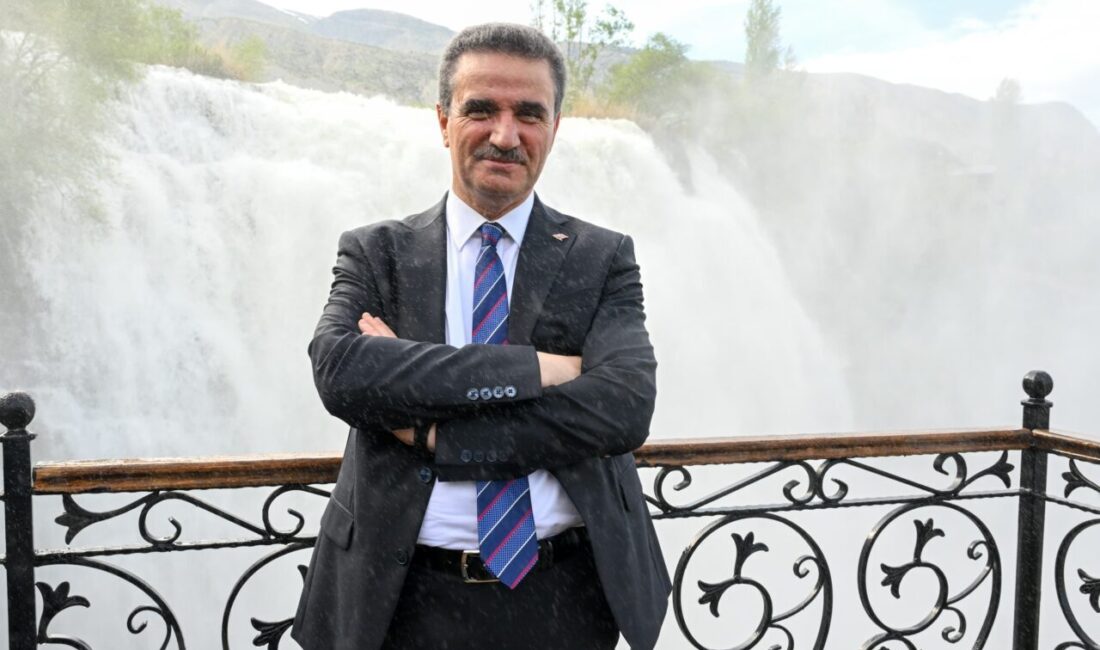- "Şelaledeki coşkun akışın birkaç hafta daha devam etmesini bekliyoruz.