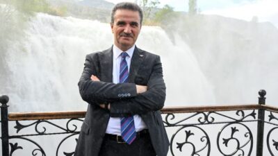- "Şelaledeki coşkun akışın birkaç hafta daha devam etmesini bekliyoruz.