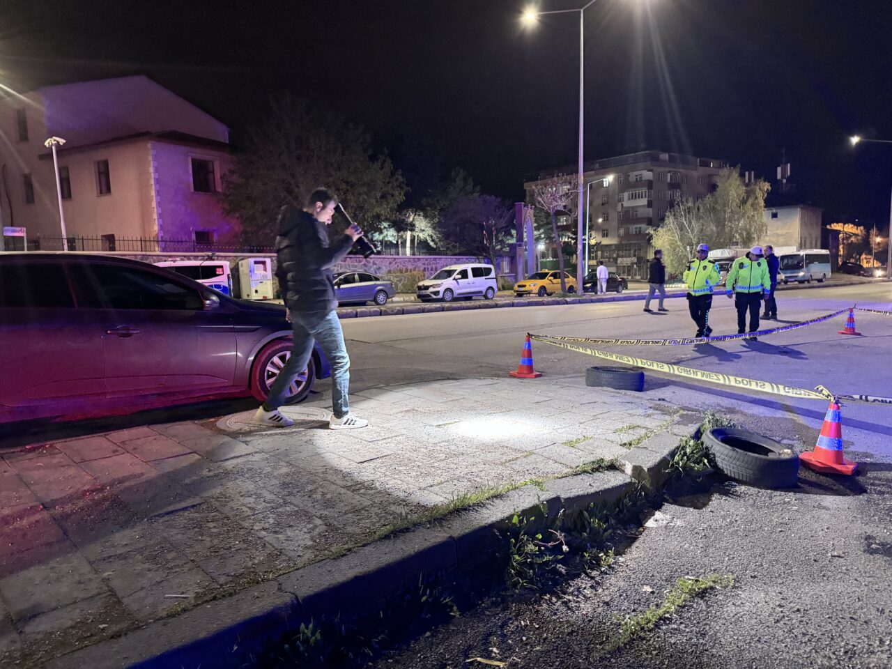 ERZURUM (AA) – Erzurum'da 1 kişi cami önünde silahla vurulmuş