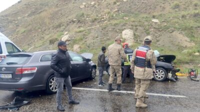ERZURUM (AA) – Erzurum'un Horasan ilçesinde 2 otomobilin çarpışması sonucu