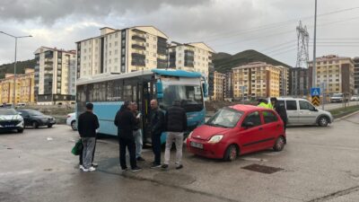 ERZURUM (AA) – Erzurum'da özel halk otobüsü ile otomobilin çarpışması