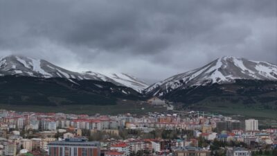 ERZURUM (AA) – Erzurum’da mayıs ayının ortasında etkili olan kar