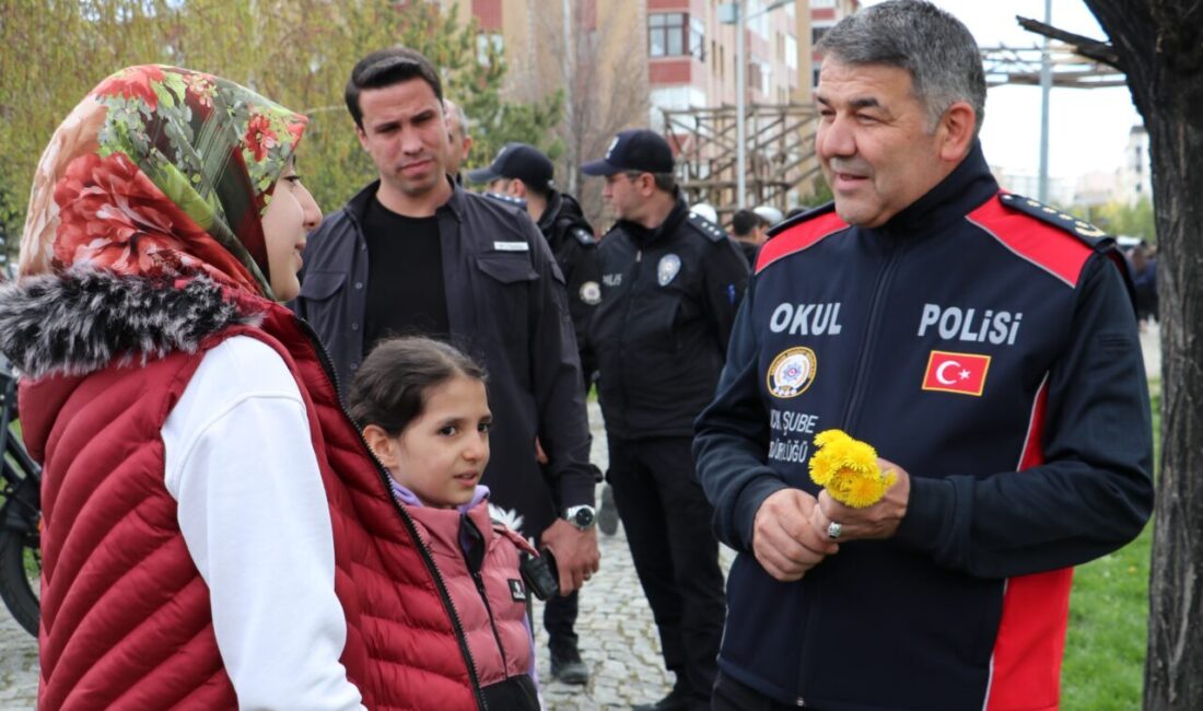 - İl Emniyet Müdürü Onur Karaburun:
- "Erzurum polisi vatandaşlarımızın hizmetinde.