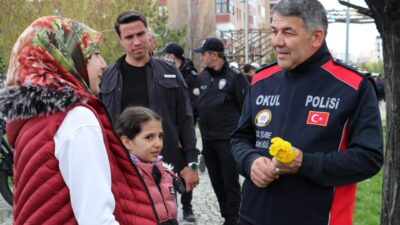 - İl Emniyet Müdürü Onur Karaburun:
- "Erzurum polisi vatandaşlarımızın hizmetinde.