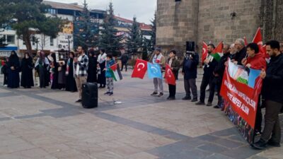 ERZURUM (AA) – Erzurum'da hekimler ve sağlık çalışanları, İsrail'in Gazze'ye