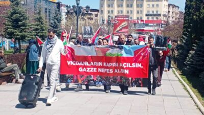 ERZURUM (AA) – Erzurum'da hekimler ve sağlık çalışanları, İsrail'in Gazze'ye
