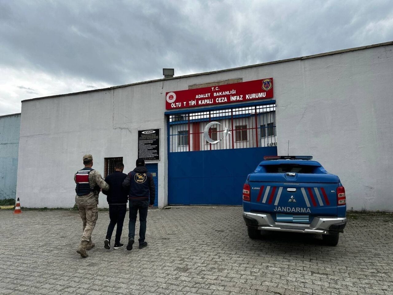 ERZURUM (AA) – Erzurum'un Yakutiye ve Oltu ilçelerinde, uyuşturucu suçundan
