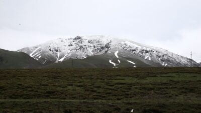 ERZURUM (AA) – Erzurum'un yüksek kesimlerine ilkbaharın son haftasında kar