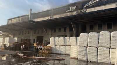 İSTANBUL (AA) – Esenyurt'ta poşet üretimi yapılan fabrikada çıkan yangın