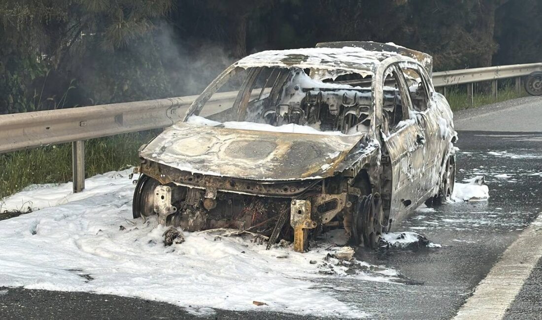 İSTANBUL (AA) – Esenyurt'ta seyir halindeki otomobilde çıkan yangın itfaiye