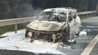 İSTANBUL (AA) – Esenyurt'ta seyir halindeki otomobilde çıkan yangın itfaiye