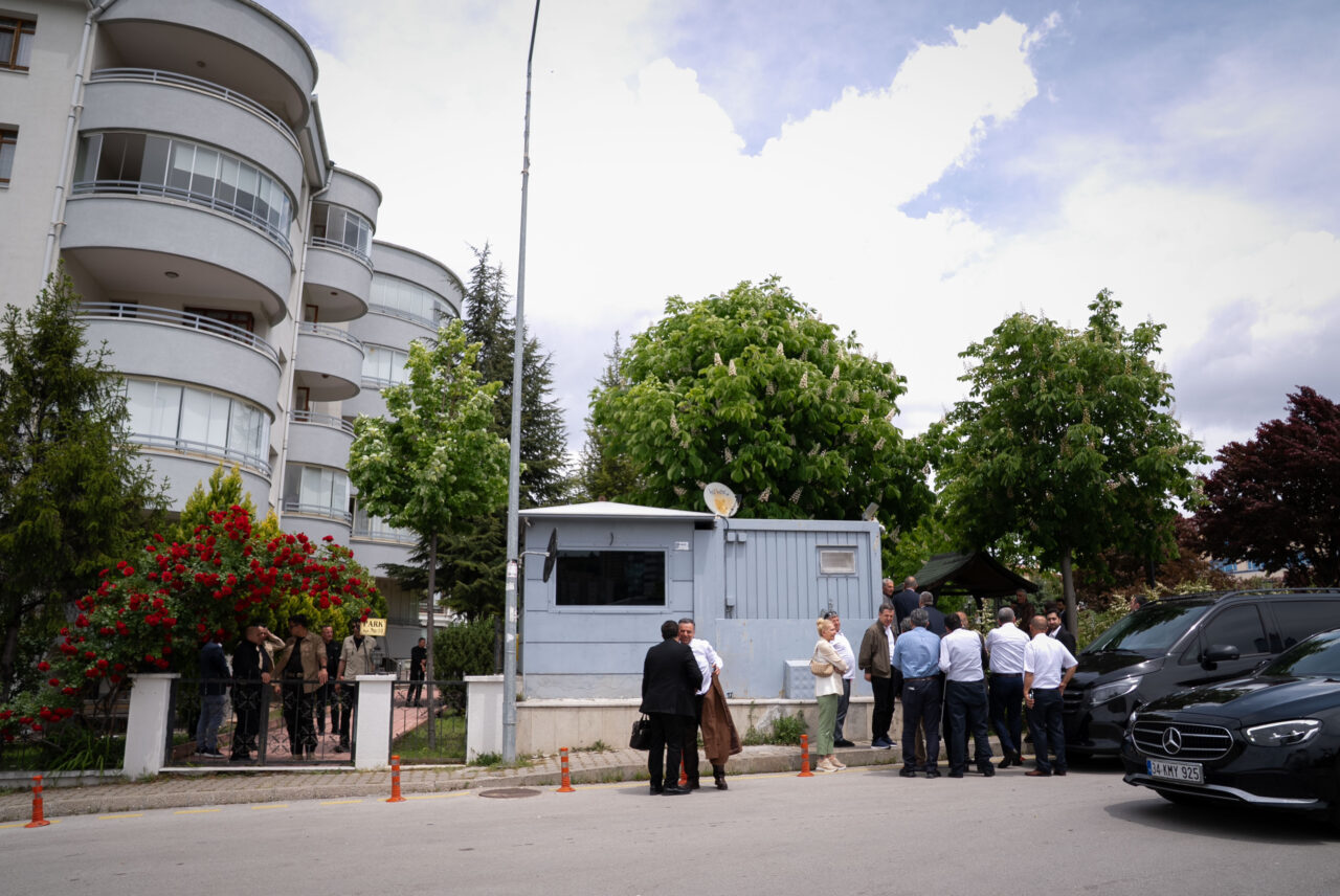- Gürsel Tekin:
- "En kısa süre içerisinde CHP'nin kültürüne yakışır