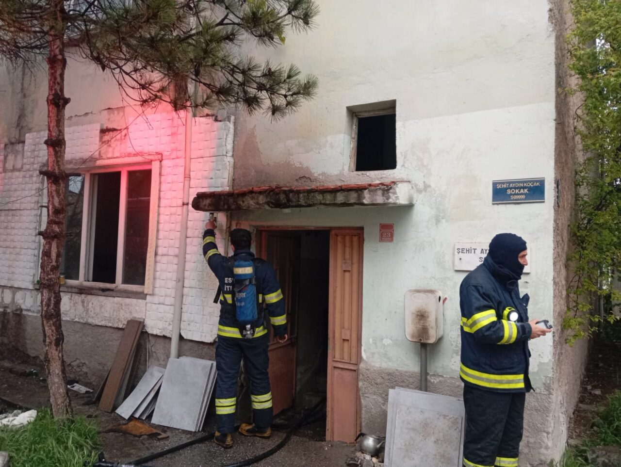 ESKİŞEHİR (AA) – Eskişehir'in Odunpazarı ilçesinde iki katlı binanın giriş