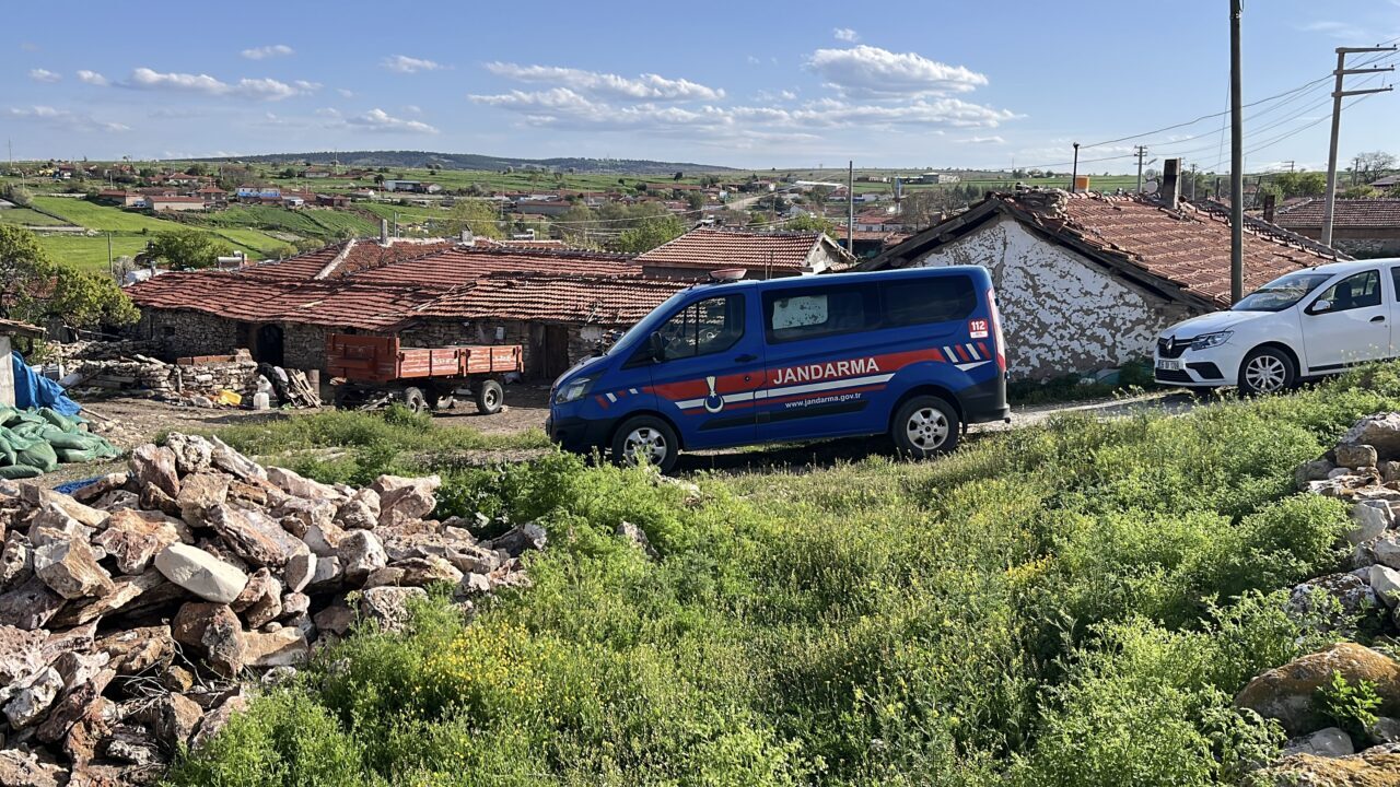ESKİŞEHİR (AA) – Eskişehir'in Seyitgazi ilçesinde arazi anlaşmazlığı nedeniyle akrabalar
