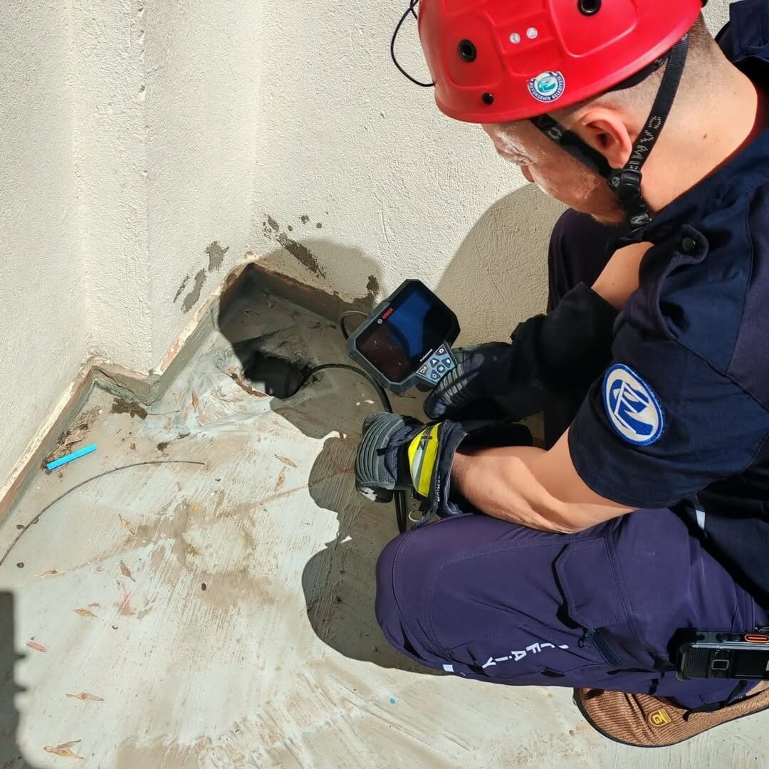 ESKİŞEHİR (AA) – Eskişehir'in Odunpazarı ilçesinde bir binanın su gider