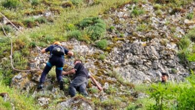 ESKİŞEHİR (AA) – Eskişehir'in İnönü ilçesinde, dik yamaçta mahsur kalan