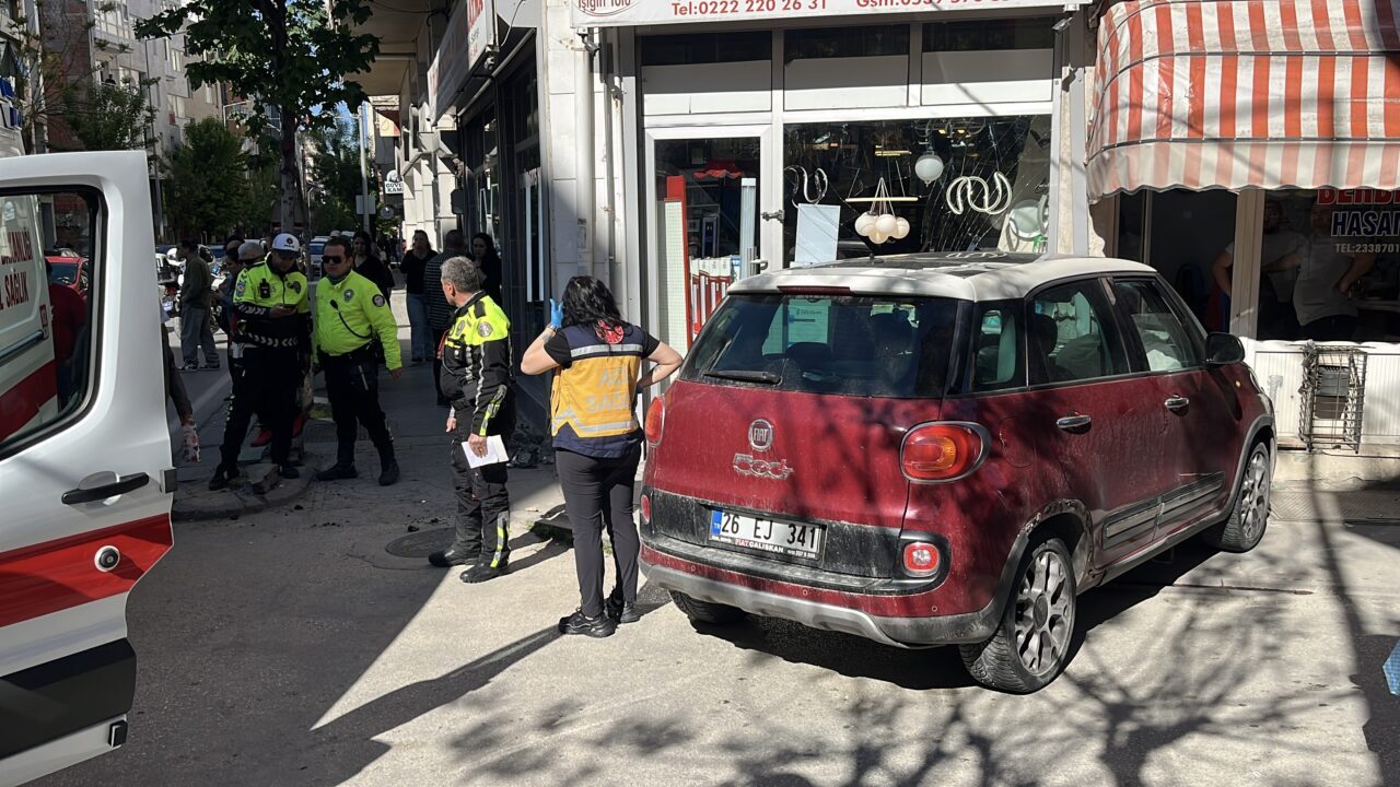 - Kaza anı bir iş yerinin güvenlik kamerasınca kaydedildi