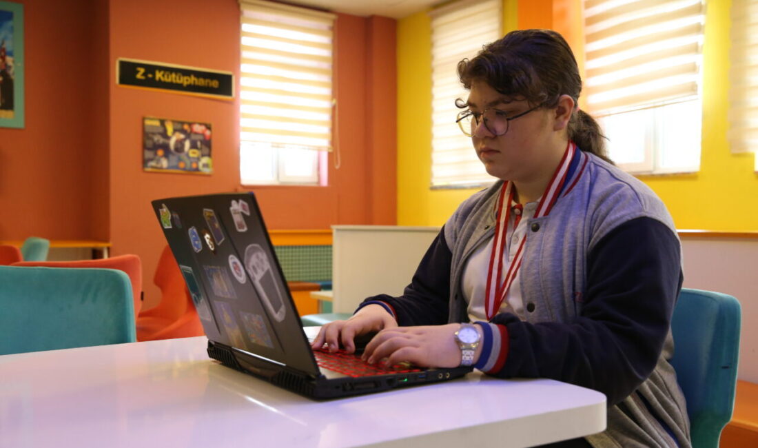 - Uluslararası STEM yarışmasında "Python Programlama" kategorisinde 30 sorunun 29'unu