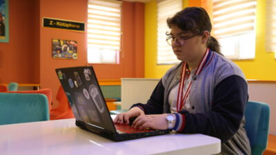- Uluslararası STEM yarışmasında "Python Programlama" kategorisinde 30 sorunun 29'unu