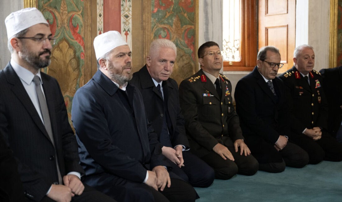 - İstanbul Valisi Davut Gül:
- "Fatih Sultan Mehmed sadece bir