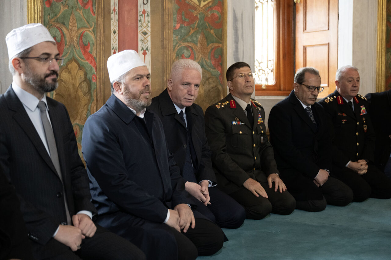 - İstanbul Valisi Davut Gül:
- "Fatih Sultan Mehmed sadece bir