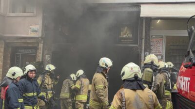 İSTANBUL (AA) – Fatih'te, bir marketin deposunda çıkan yangına itfaiye