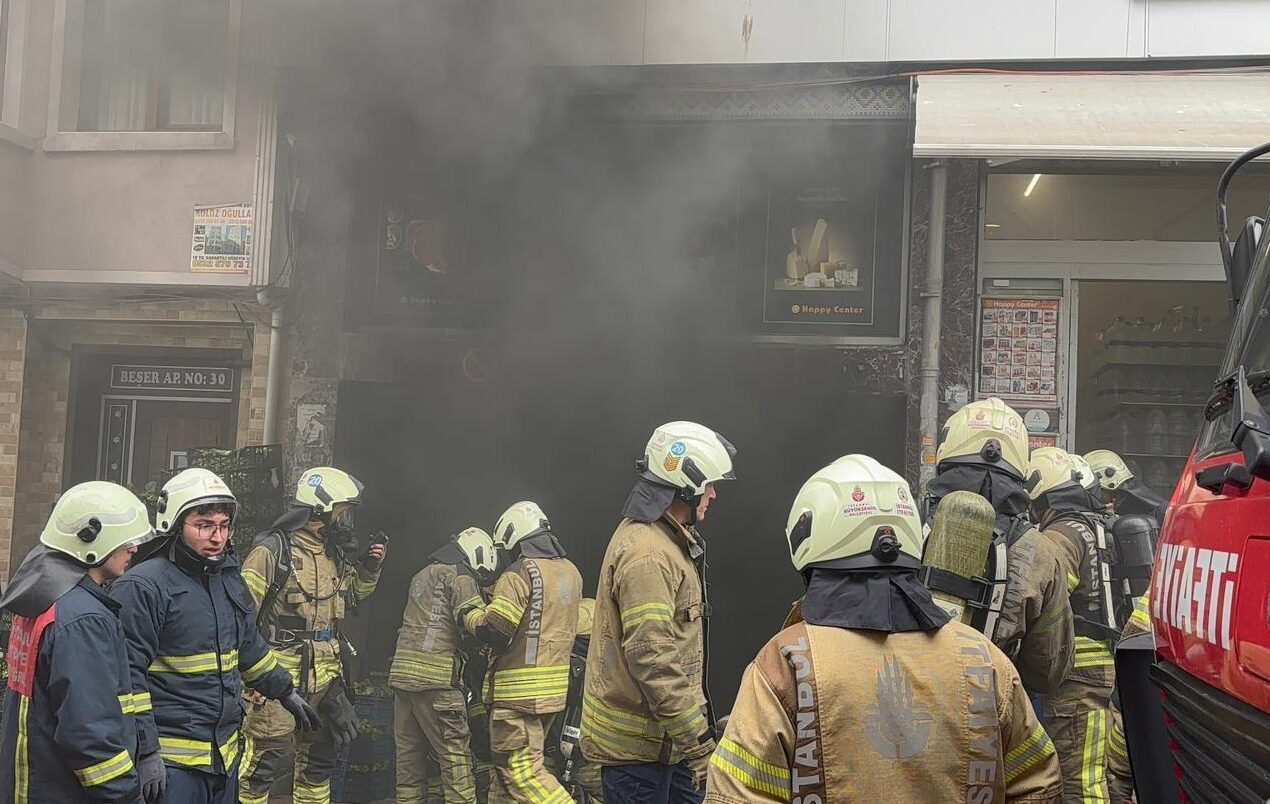 İSTANBUL (AA) – Fatih'te, bir marketin deposunda çıkan yangına itfaiye