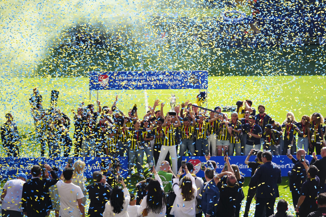 İSTANBUL (AA) – Turkcell Kadın Futbol Süper Ligi'nde şampiyonluğa ulaşan