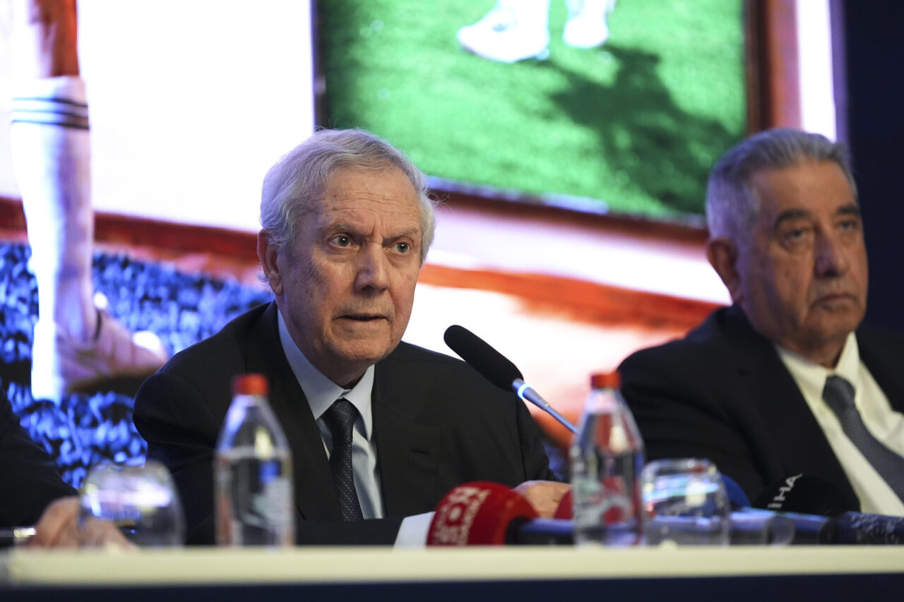 - "Muhakkak şampiyon olup önümüzü açmamız lazım. Bunun için arkadaşlarla