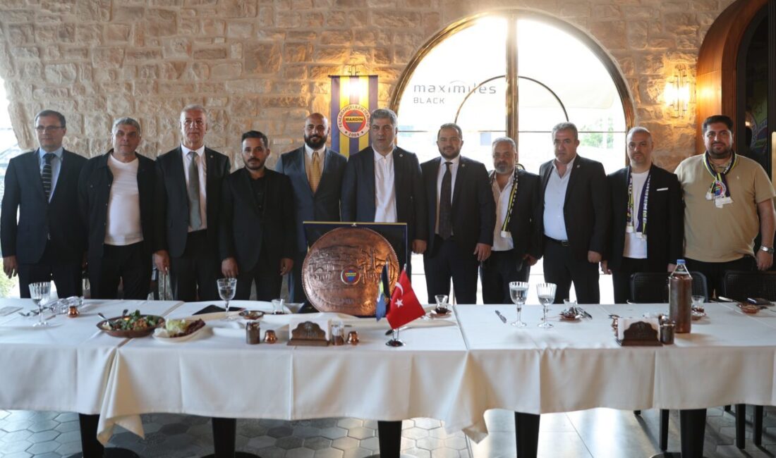 - "Fenerbahçe'nin olmazsa olmazı, kendi yerinde stadını 65 bin kişiye