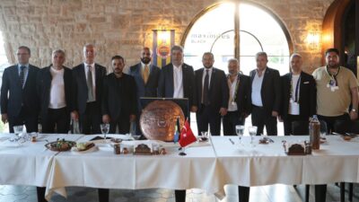 - "Fenerbahçe'nin olmazsa olmazı, kendi yerinde stadını 65 bin kişiye
