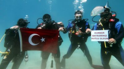MUĞLA (AA) – Muğla'nın Fethiye ilçesinde bir grup dalgıç, Kurban