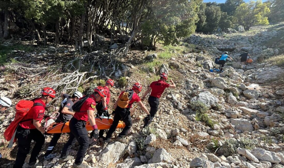 MUĞLA (AA) – Muğla'nın Fethiye ilçesinde yamaç paraşütü yaparken kayalık