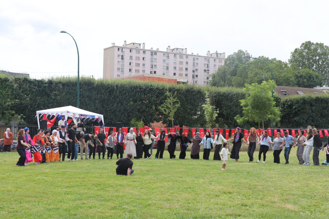 PARİS (AA) – Paris Trabzonlular Derneği tarafından Fransa'da 10. Paris