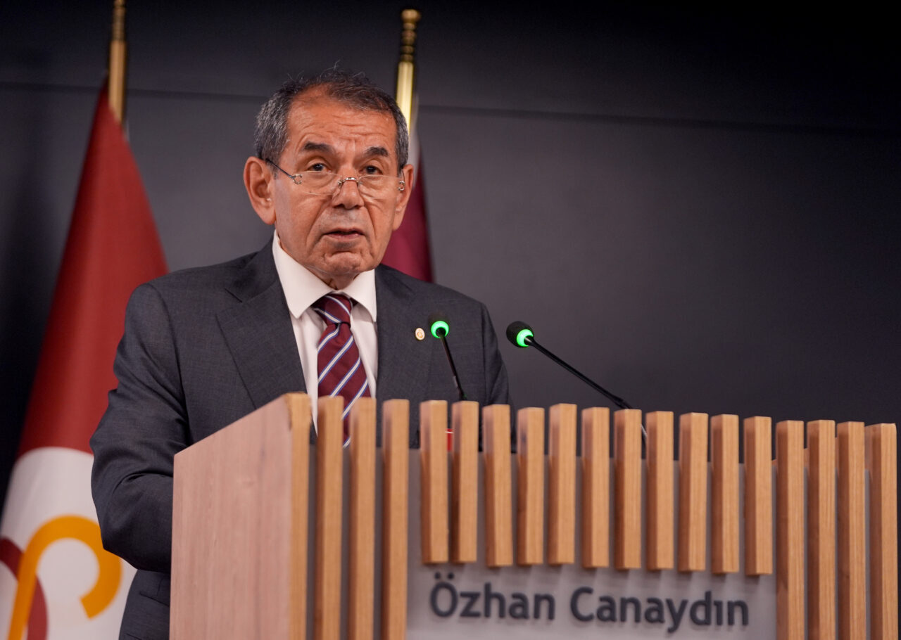 - Sarı-kırmızılı kulübün başkanı Dursun Özbek:
"Futbol takımımız, üst üste dördüncü