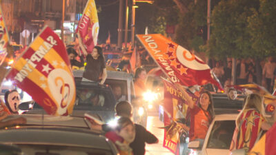 ANTALYA (AA) – Galatasaraylı taraftarlar, takımlarının 26. şampiyonluğunu Antalya'da coşkuyla