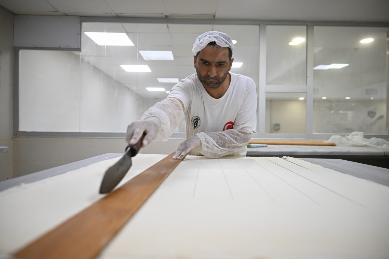 - Baklava üreticisi Ömer Faruk Çiftçi:
- "Gaziantep genelinde rutin üretimimiz