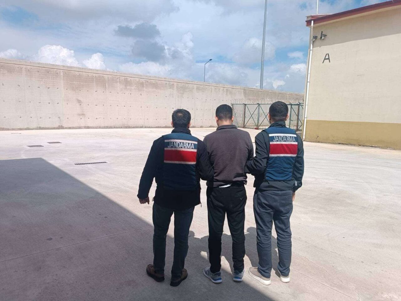 GAZİANTEP (AA) – Gaziantep'in Şehitkamil ve Oğuzeli ilçelerinde haklarında 11