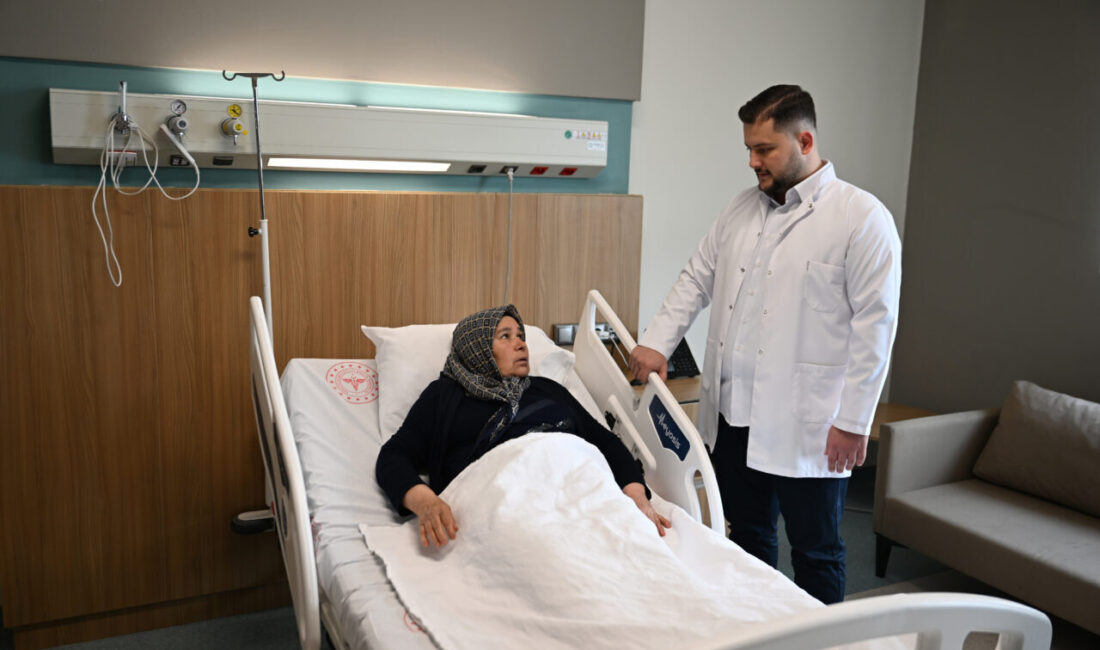 GAZİANTEP (AA) – Gaziantep'te ağrıları nedeniyle uyuyamayan 61 yaşındaki kadın,