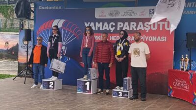 GAZİANTEP (AA) – Gaziantep'in Nurdağı ilçesinde yapılan Türkiye Yamaç Paraşütü