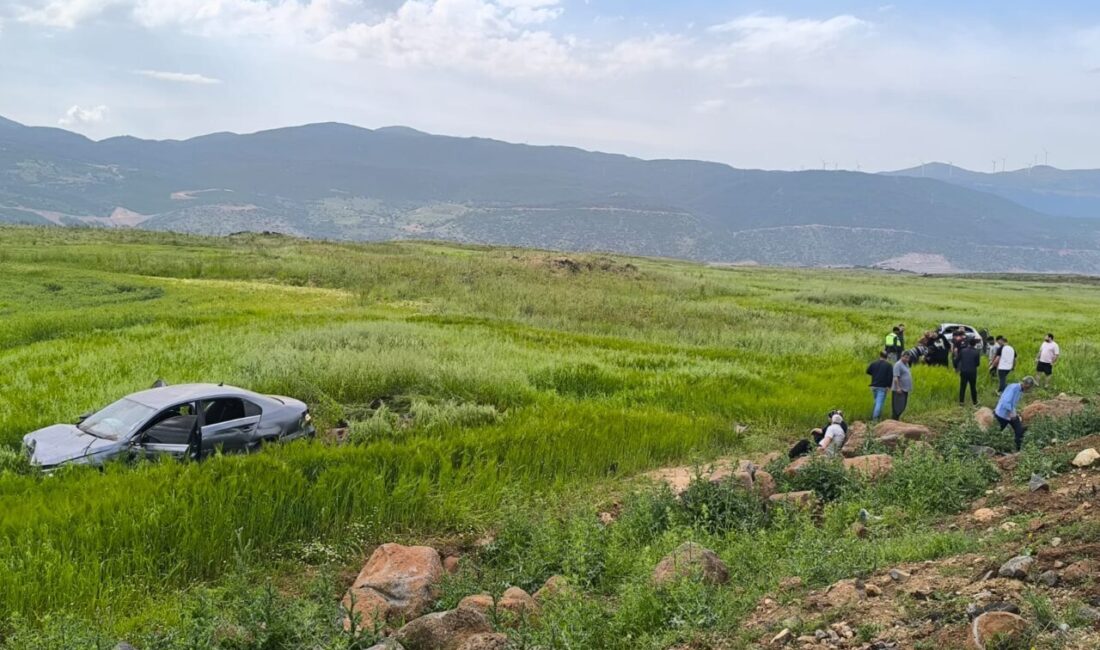 GAZİANTEP (AA) – Gaziantep'in İslahiye ilçesinde iki otomobilin çarpışması sonucu