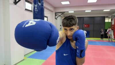 TEKİRDAĞ (AA) – Boksta Türkiye şampiyonluğu bulunan 15 yaşındaki Azat