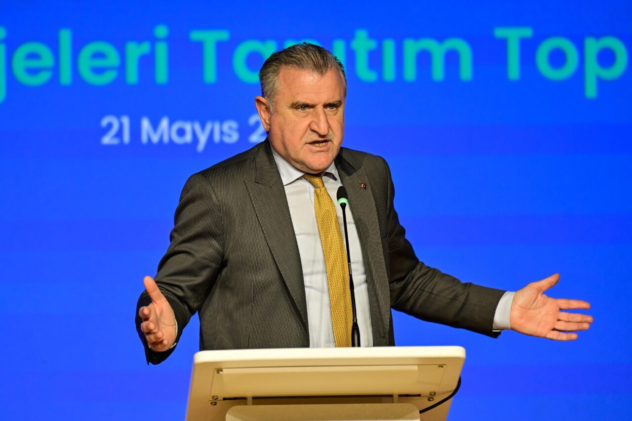 - Gençlik ve Spor Bakanı Osman Aşkın Bak:
- "Gençler, çok