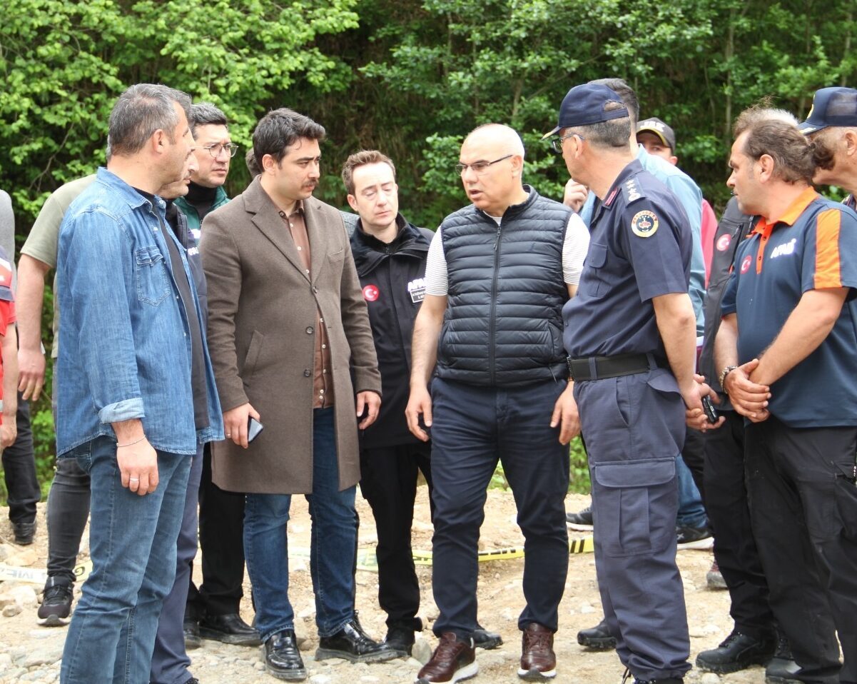 GİRESUN (AA) – Giresun Valisi Mustafa Koç, Yağlıdere ilçesinde dereye