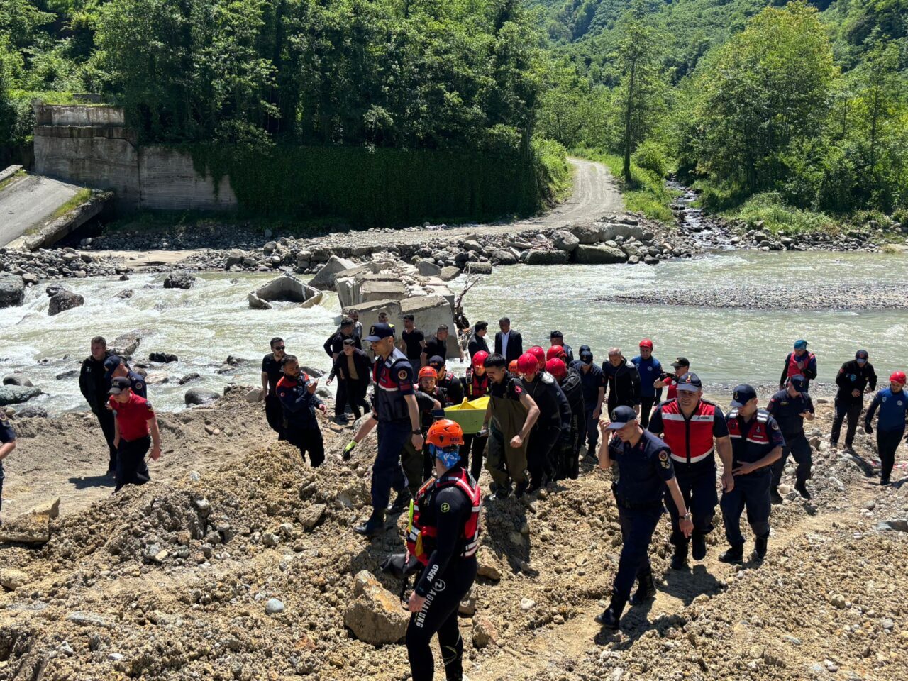 GİRESUN (AA) – Giresun'un Yağlıdere ilçesinde 5 gün önce derede