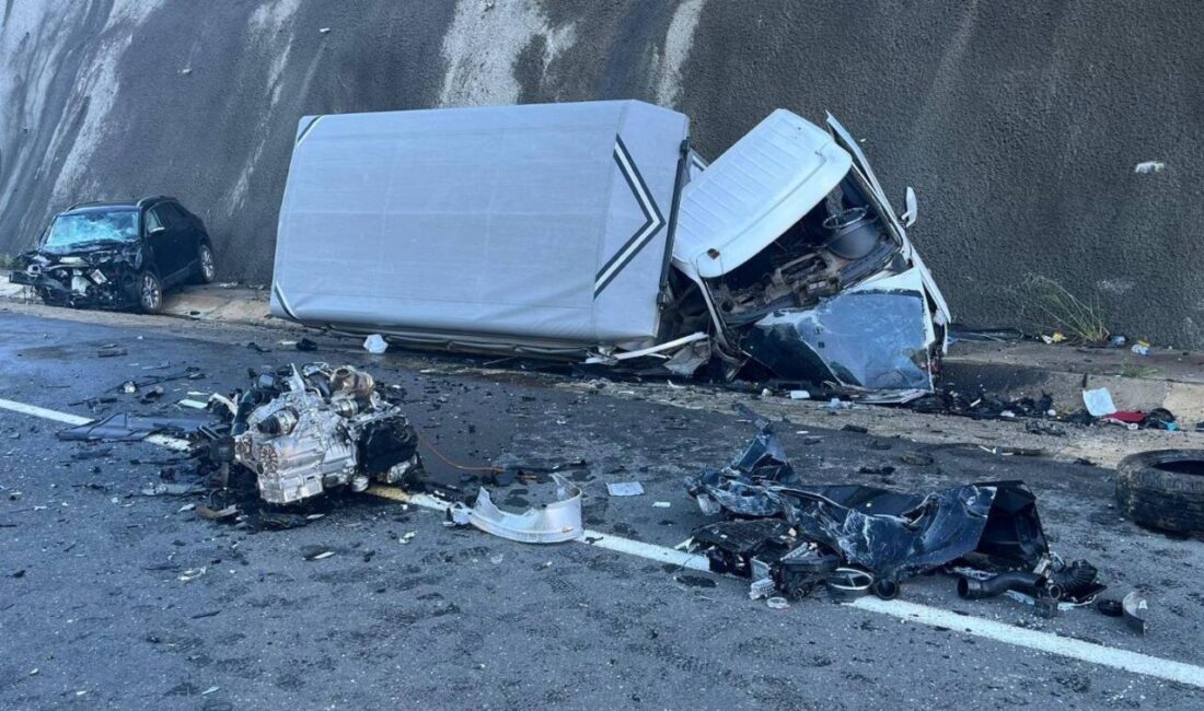 GİRESUN (AA) – Giresun'da kamyonet ile otomobilin çarpışması sonucu 6