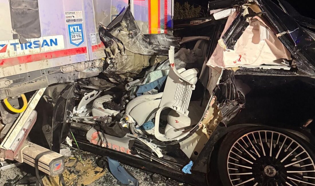 GİRESUN (AA) – Giresun'un Tirebolu ilçesinde tıra çarpan otomobilin sürücüsü