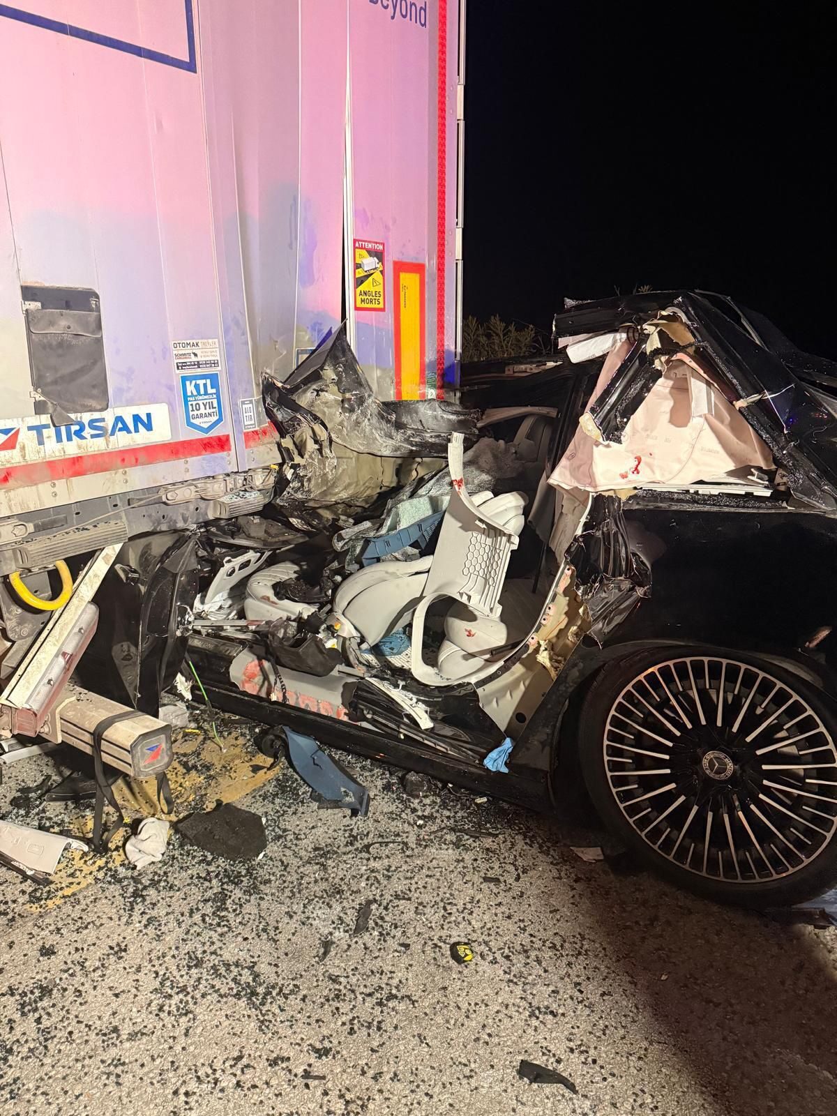 GİRESUN (AA) – Giresun'un Tirebolu ilçesinde tıra çarpan otomobilin sürücüsü